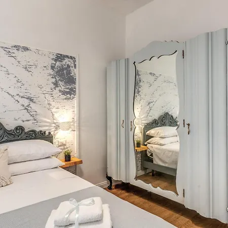 Annamaria Naples